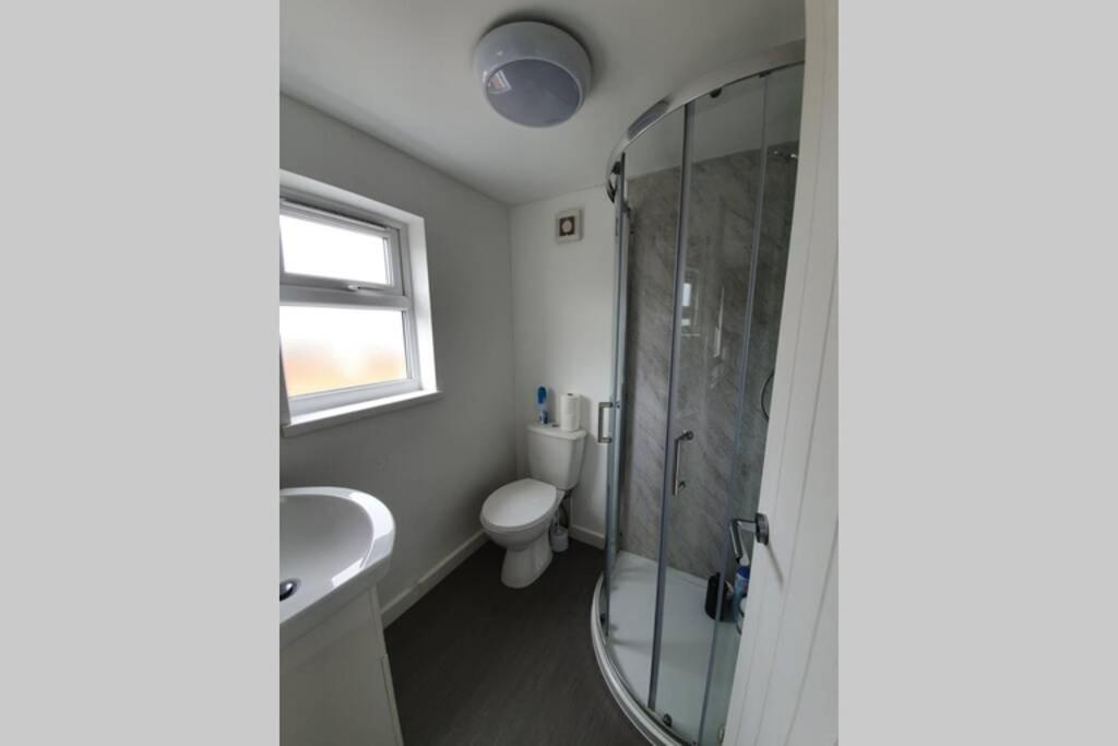 דירות 2Nd Floor Comfy Swindon Centre - Loft Studio מראה חיצוני תמונה