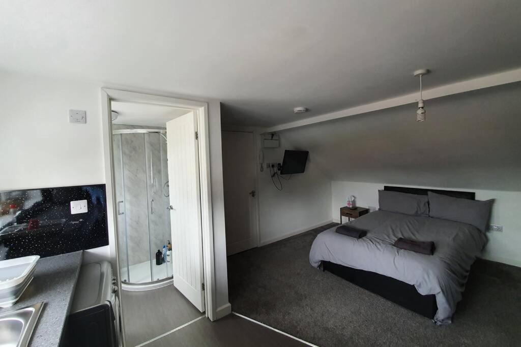 דירות 2Nd Floor Comfy Swindon Centre - Loft Studio מראה חיצוני תמונה